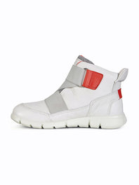 Instrinsic sneaker white